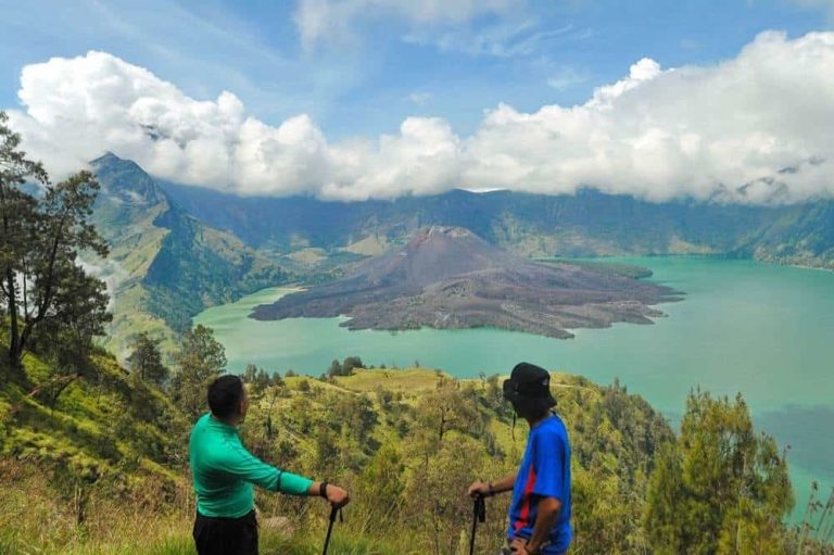 Hiking Crater Rim Senaru – Lake 3 Days